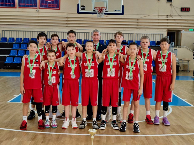 Челябинские баскетболисты – серебряные призеры Первенства УрФО 