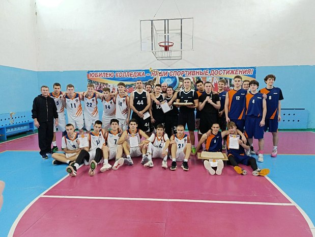 Студенты и любители баскетбола: кто стал лучшим на турнире в Троицке? 