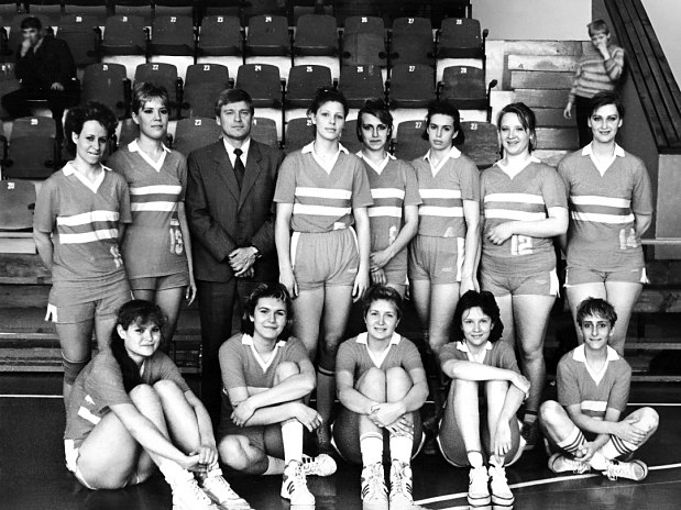 37 лет назад состоялась тренировка первой женской профессиональной команды Челябинска 