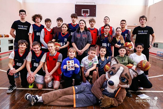 Дети не хотели отпускать спортсменов –100 мальчишек и девчонок познакомились с баскетболом 