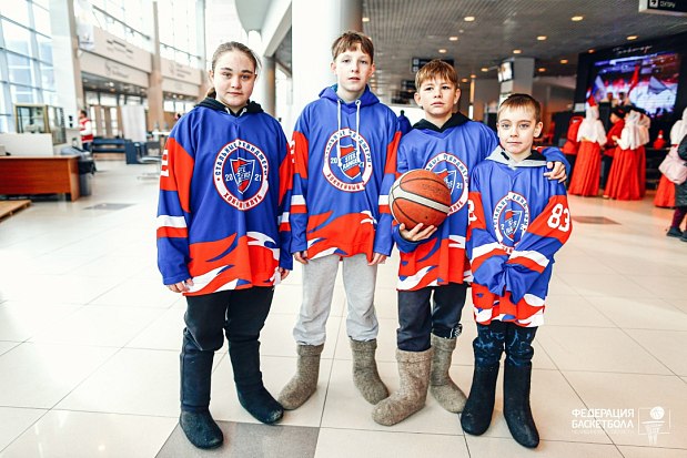 Хоккеисты против баскетболистов? 