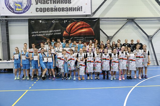 Школьники Златоуста вновь завоевали путевку в региональный финал «КЭС-Баскета» 