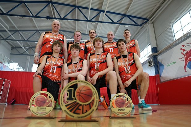 Сменились лидеры в обоих дивизионах любительского Чемпионата области 