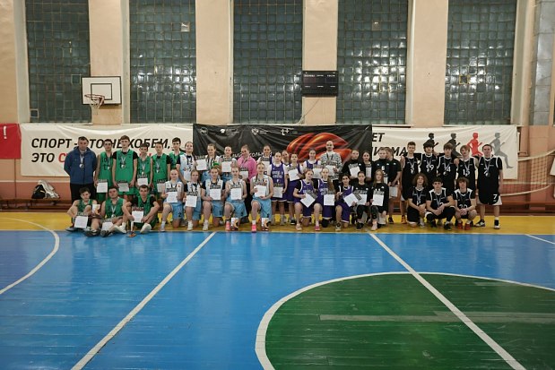 Карталинская школа стала лидером на «КЭС-Баскете» в Троицке 