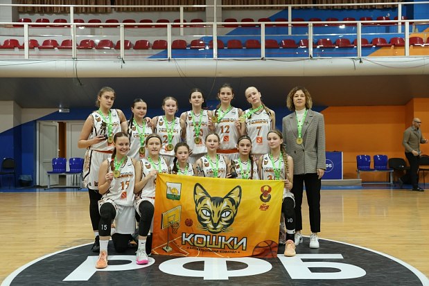«Кошки» из СШ №8 – безоговорочный лидер Первенства УрФО 